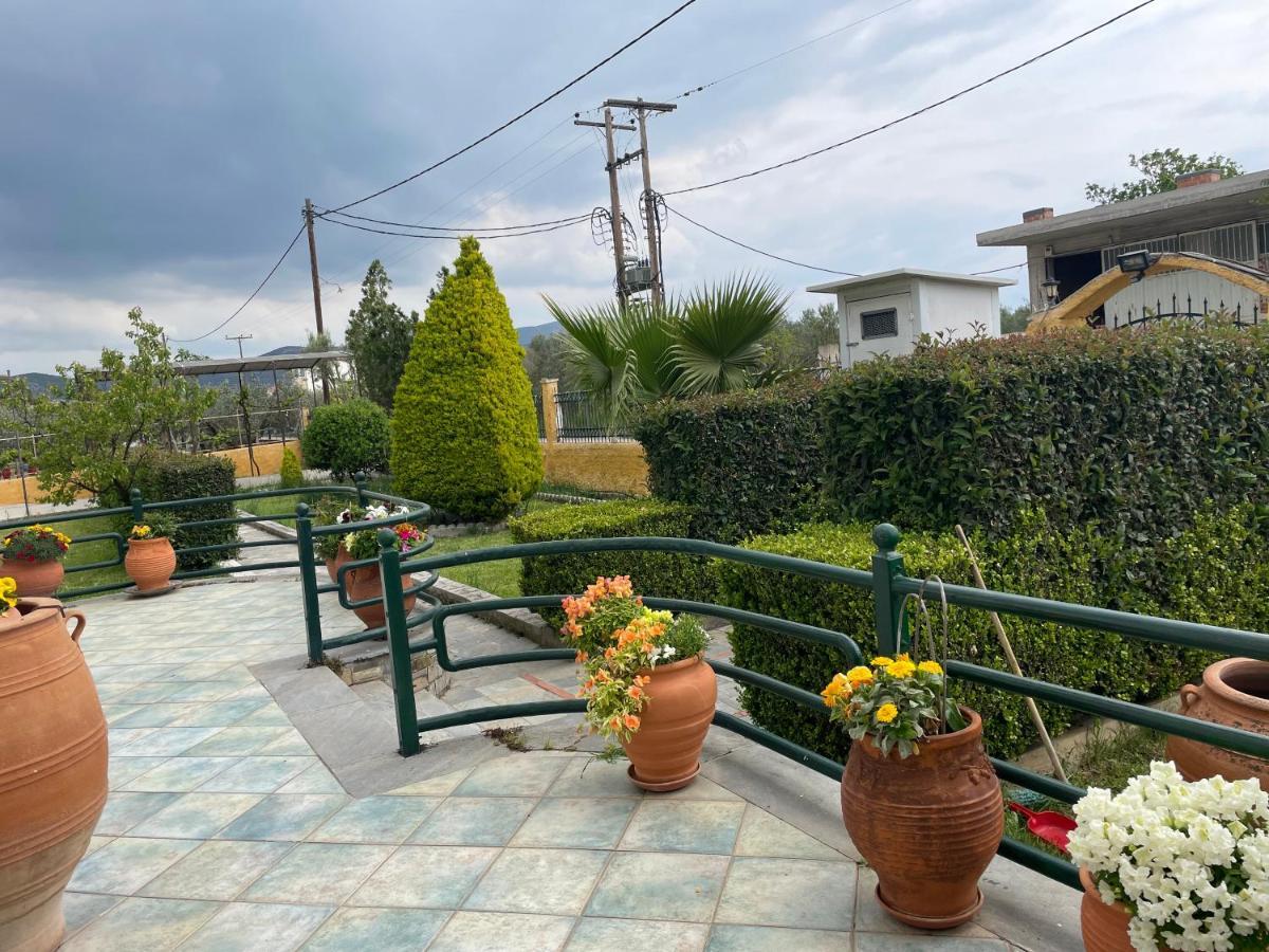 Seaside Apartment With Private Garden Nea Anchialos Exterior photo